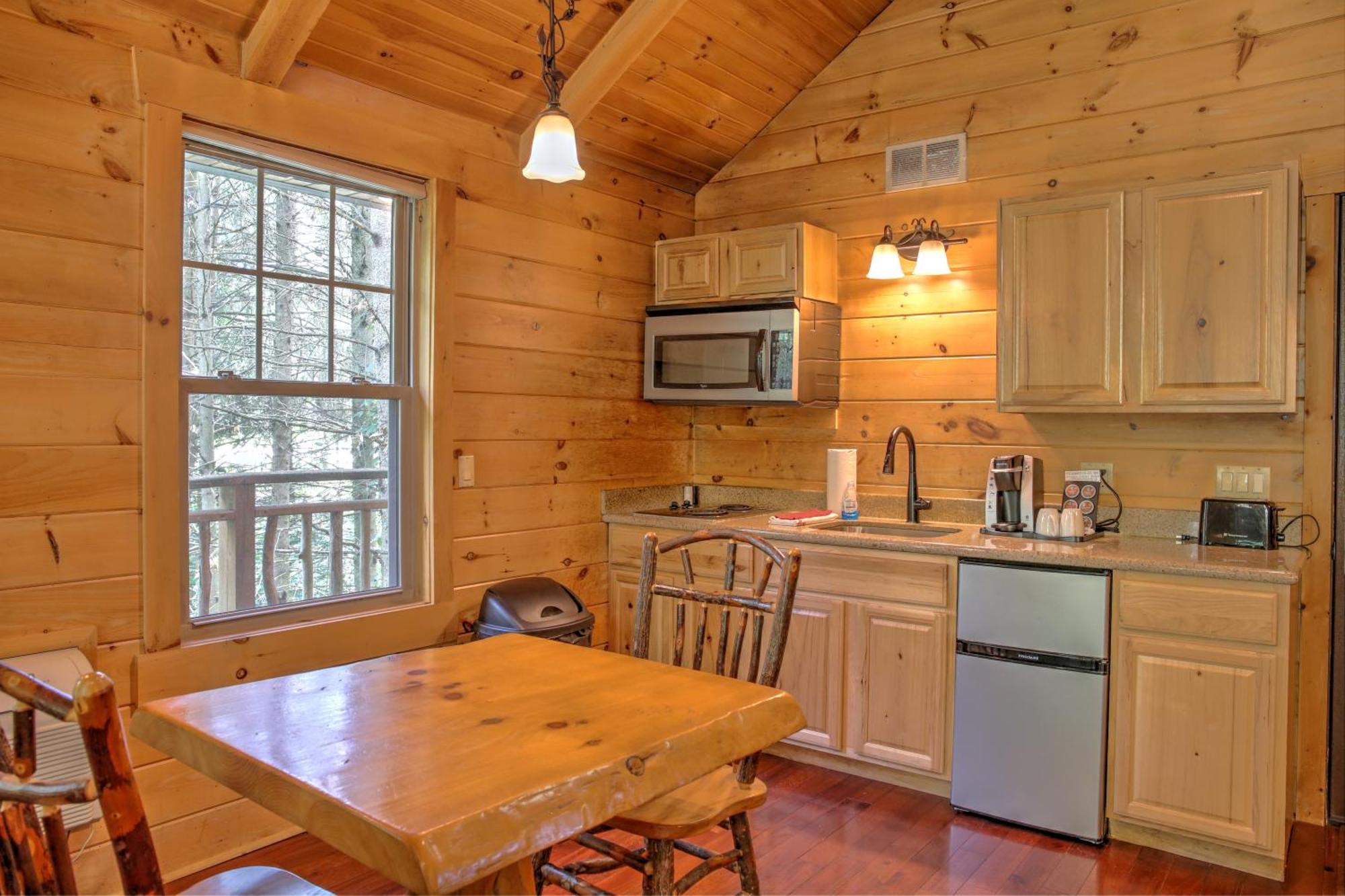 מילסבורג Whispering Pines Treehouse By Amish Country Lodging מראה חיצוני תמונה