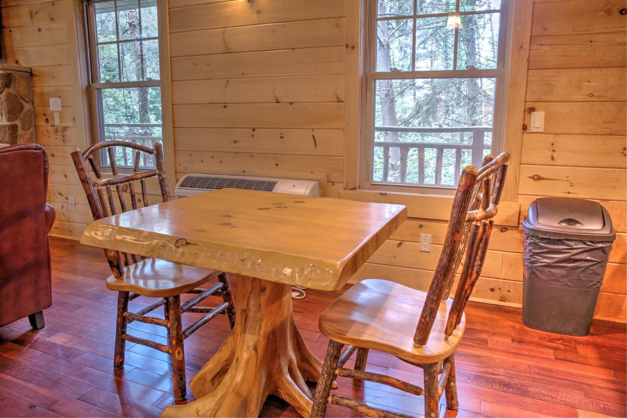 מילסבורג Whispering Pines Treehouse By Amish Country Lodging מראה חיצוני תמונה